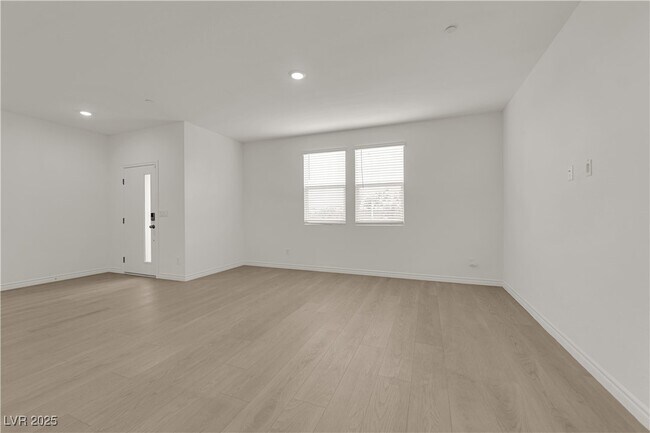 Foto del edificio - 334 Laurel Peak Dr