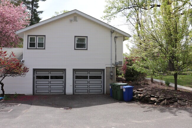 Foto del edificio - 442 Surrey Ln