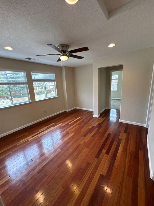 Building Photo - 3994 Dominus Dr