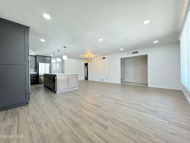 Foto del edificio - 5801 Beaumont Pl