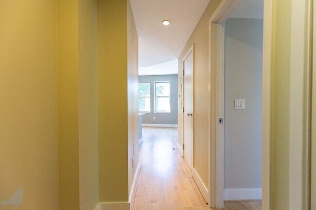 Foto del edificio - 1020 Monroe St NW