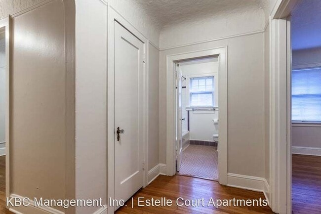 Building Photo - 1 br, 1 bath Apartment - 730 NW 20th Ave