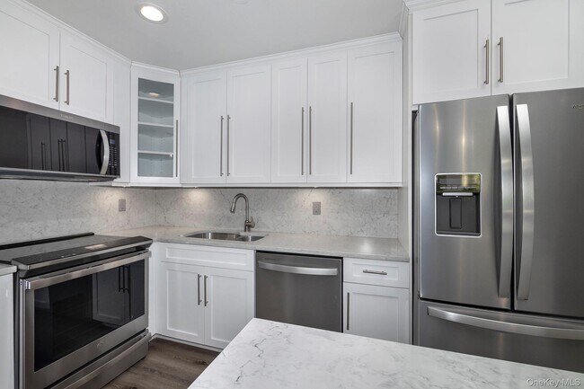 Foto del edificio - 725 Greenbriar Dr