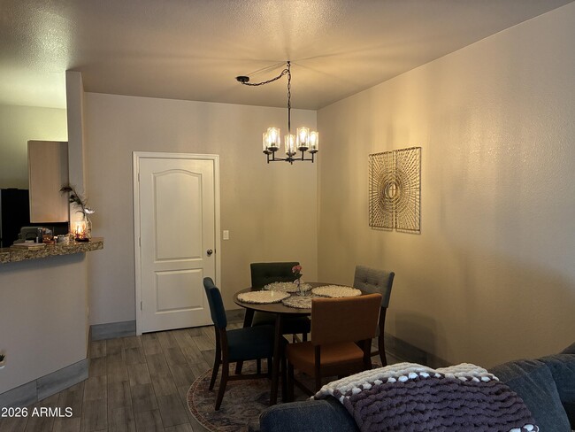 Building Photo - 1411 E Orangewood Ave