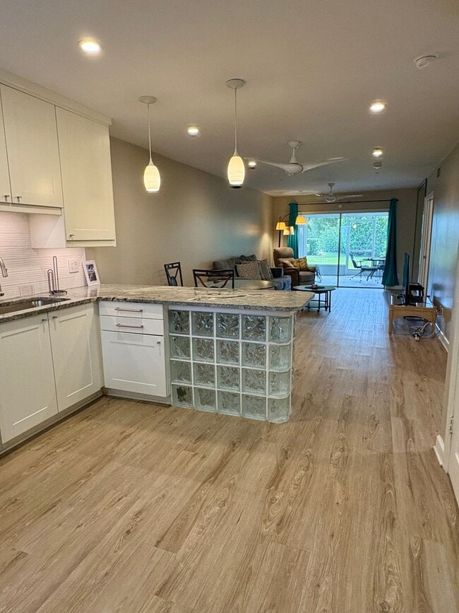 Foto del edificio - WATERFRONT 2/2 Condo in Stuart **Pics Coming Soon**