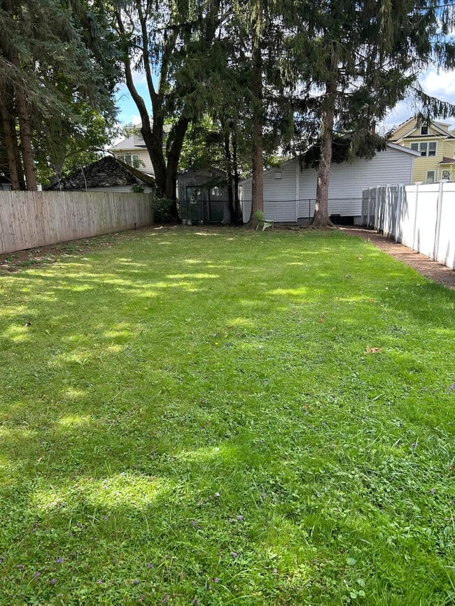 Foto del edificio - 160 Stafford Ave