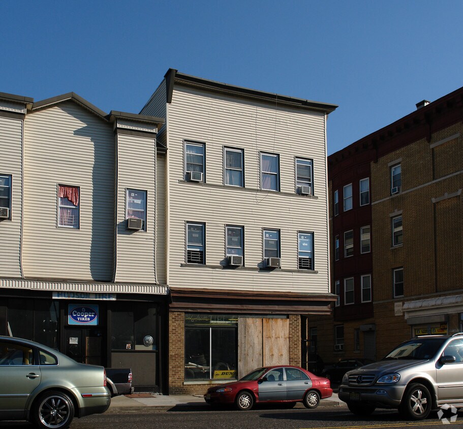 Primary Photo - 4312 Kennedy Blvd
