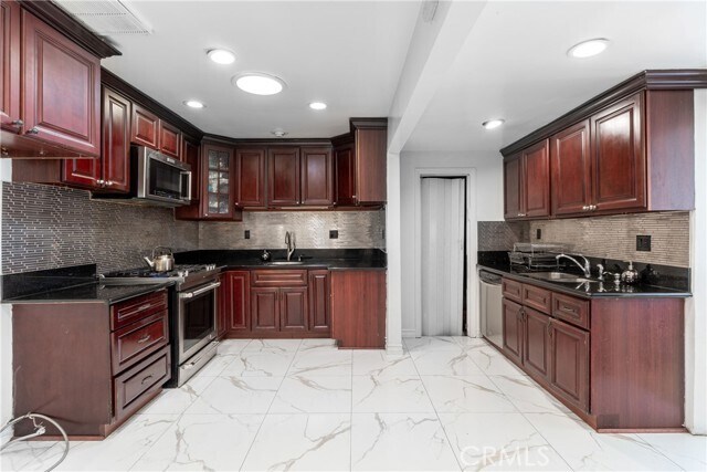 Foto principal - 6340 Wilbur Ave