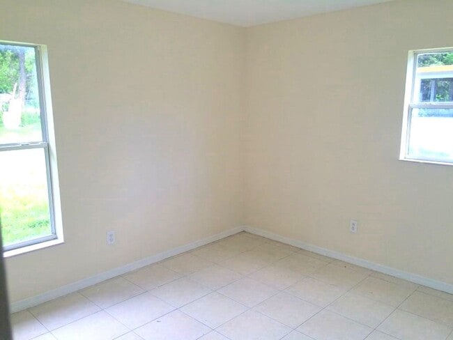 Foto del edificio - 14640 10th St