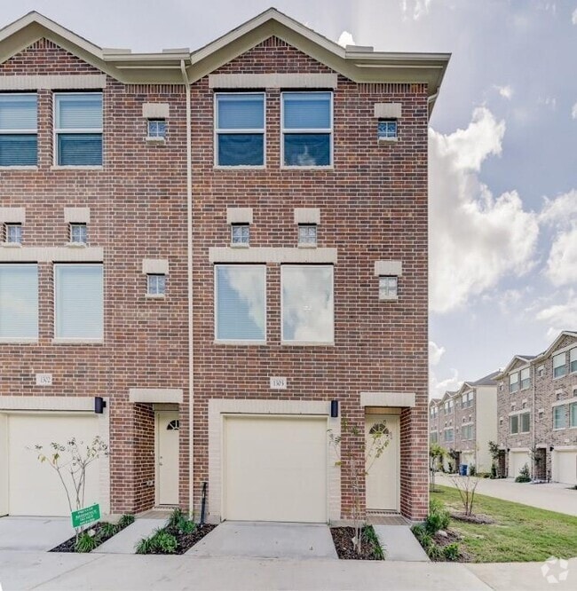 Building Photo - 8705 Bryam St