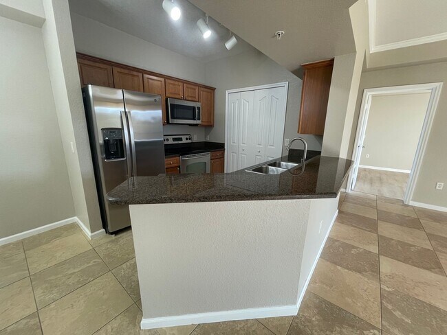 Building Photo - ANNUAL RENTAL -  2 BED / 2 BATH WITH LAKE ...