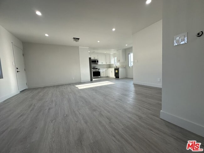 Building Photo - 1118 S Holt Ave
