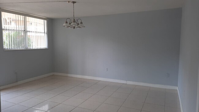 Living Room - 1475 NE 125th Terrace
