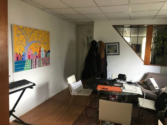 Building Photo - Well-maintained 3 Bedroom EOG Townhome in ...