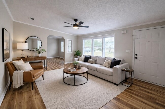 Building Photo - 450 Wendy Ln