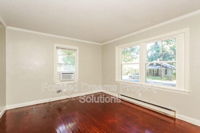 Building Photo - 1430 Marne St