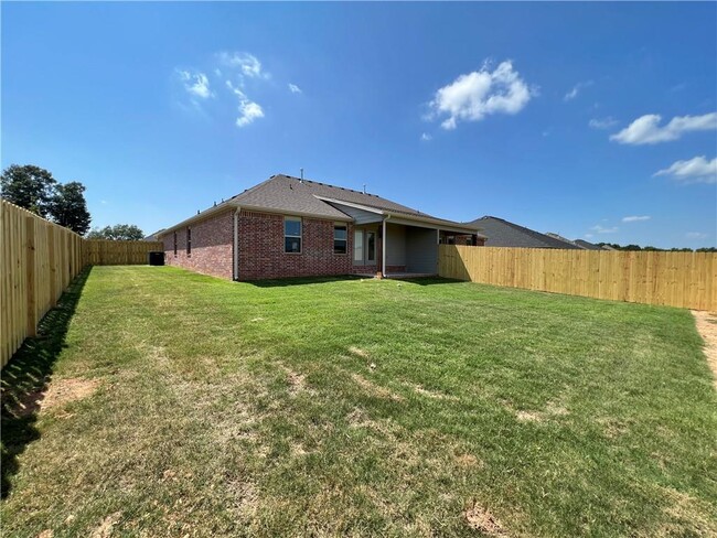 Building Photo - 528 Bradford Dr