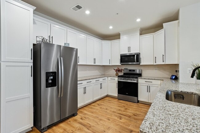 Building Photo - 9378 Seney Ln