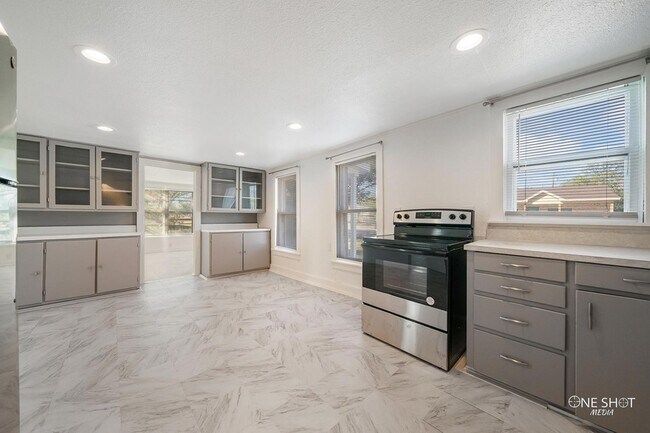 Foto del edificio - 2781 Orange St