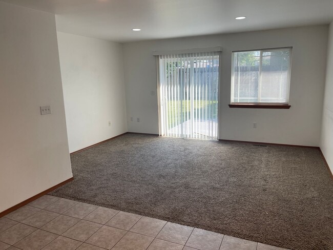 Foto del edificio - 1013 N Pierce Dr