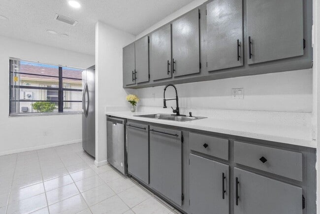 Foto del edificio - 1620 Granfern Ave