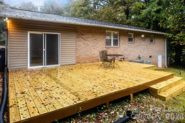 Foto del edificio - 5300 Hickory Ln