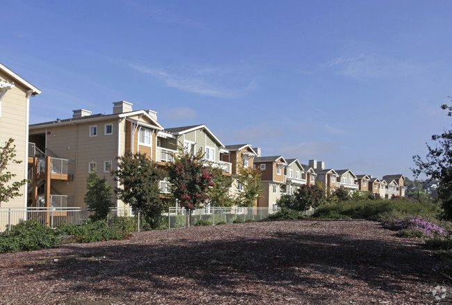 Building Photo - Oak Tree Village