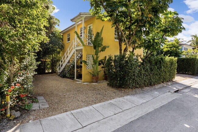 Foto del edificio - 216 Oleander Ave