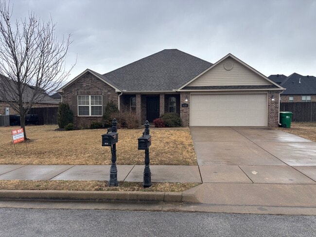 Building Photo - 630 Saddlehorn Dr