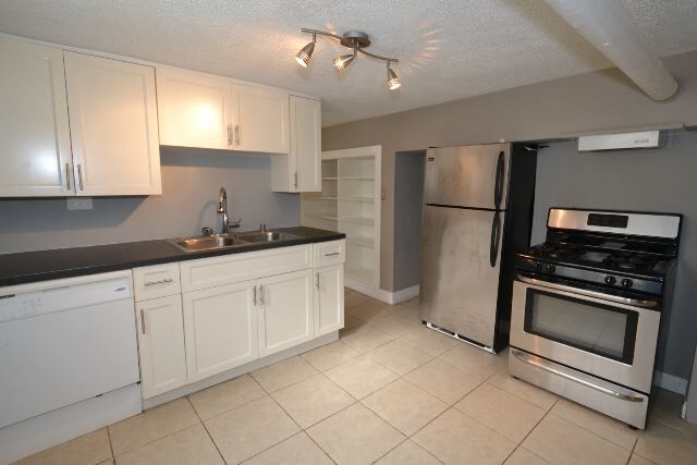 Foto del edificio - 2043 N Avers Ave