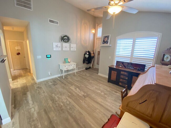 Foto del edificio - Northeast El Paso 3 bed with Refrig A/C and Solar Panels