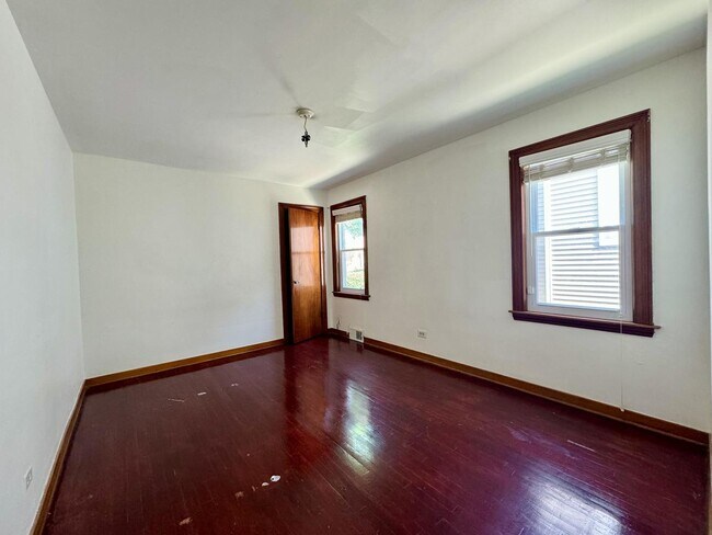 Building Photo - 4527 N Mulligan Ave