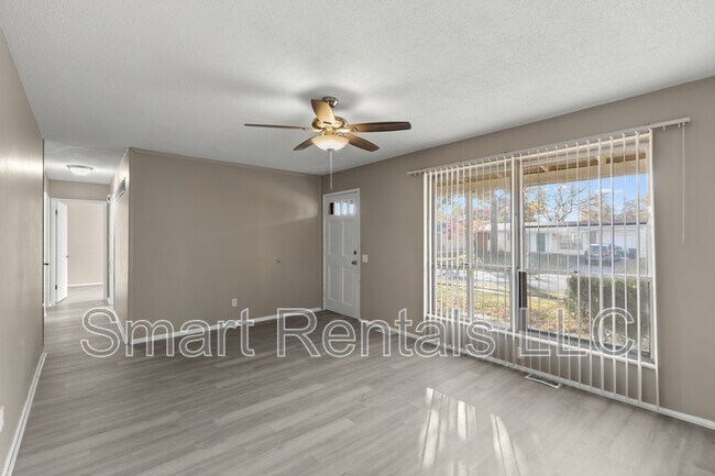 Building Photo - 695 Charvel Dr