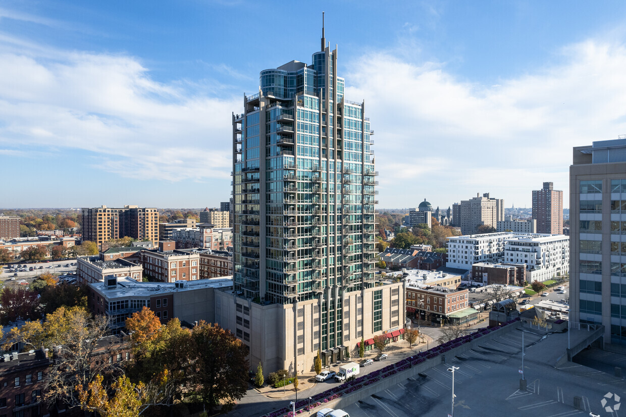 Foto principal - Park East Tower Condos