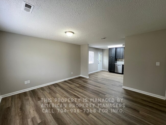 Building Photo - 318 Rustic Rd