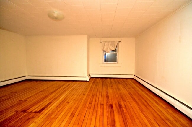 Building Photo - 8 3rd St
