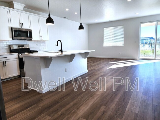 Foto del edificio - 350 N Lagrasse Ln