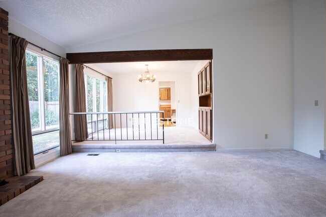 Foto del edificio - Sweet 3 bedroom 2 bath home in Beaverton available now!