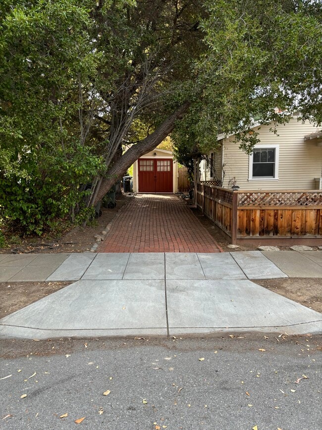 Driveway - 671 Kingsley Ave