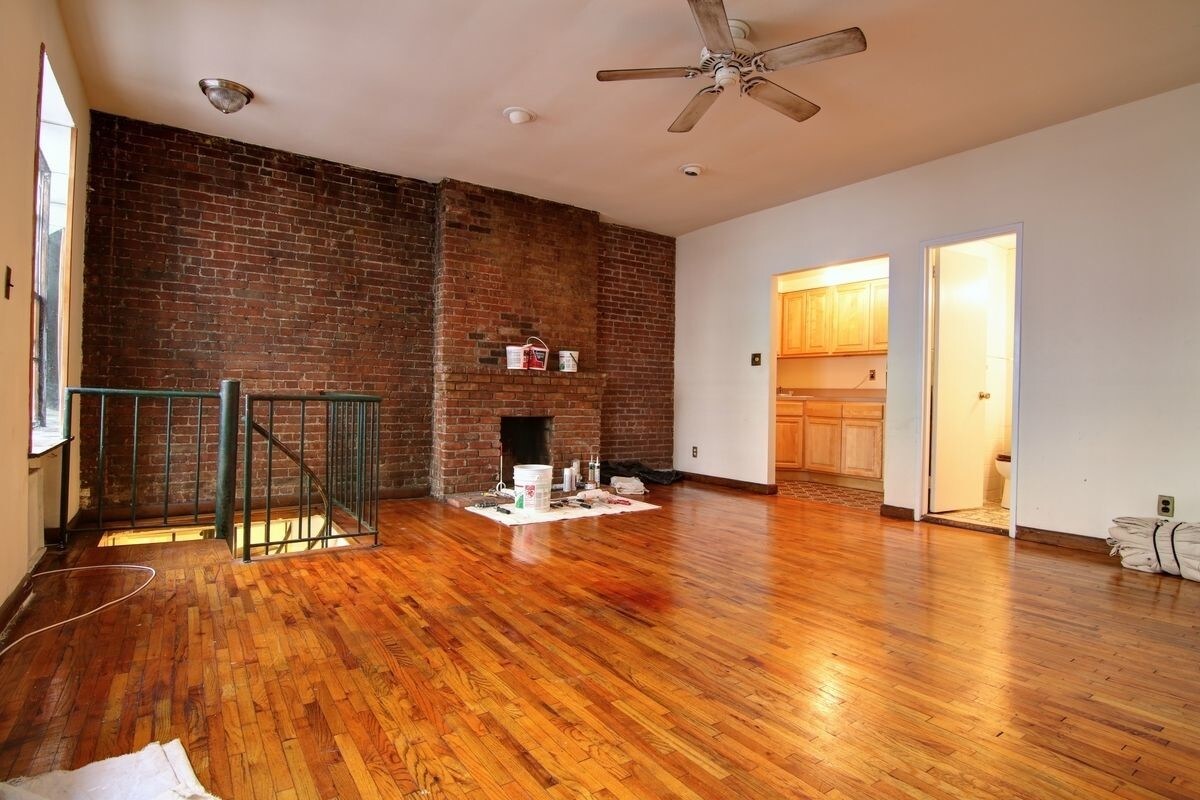 Primary Photo - 130 W 70th St