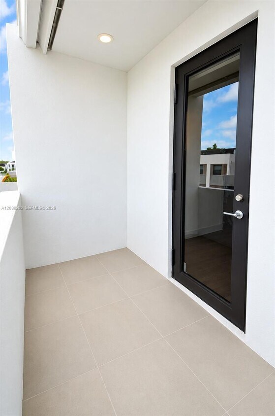 Building Photo - 10432 SW 118th Ave