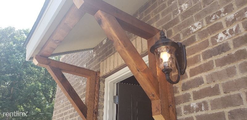 Foto principal - 2 br, 2.5 bath Townhome - 156 silver street