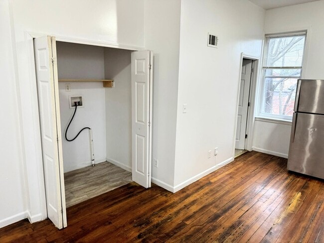 Building Photo - 2743 Pestalozzi St
