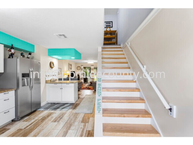 Building Photo - Convenient South Fort Myers Location-furni...