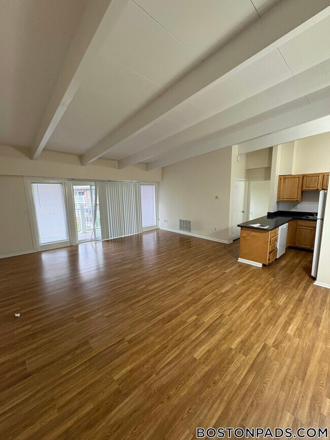 Foto del edificio - 8 Westgate Dr