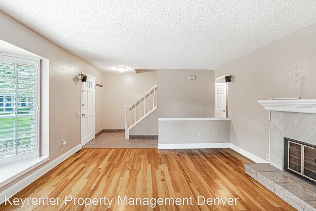 Foto del edificio - 3 br, 2.5 bath House - 9142 E Amherst Driv...