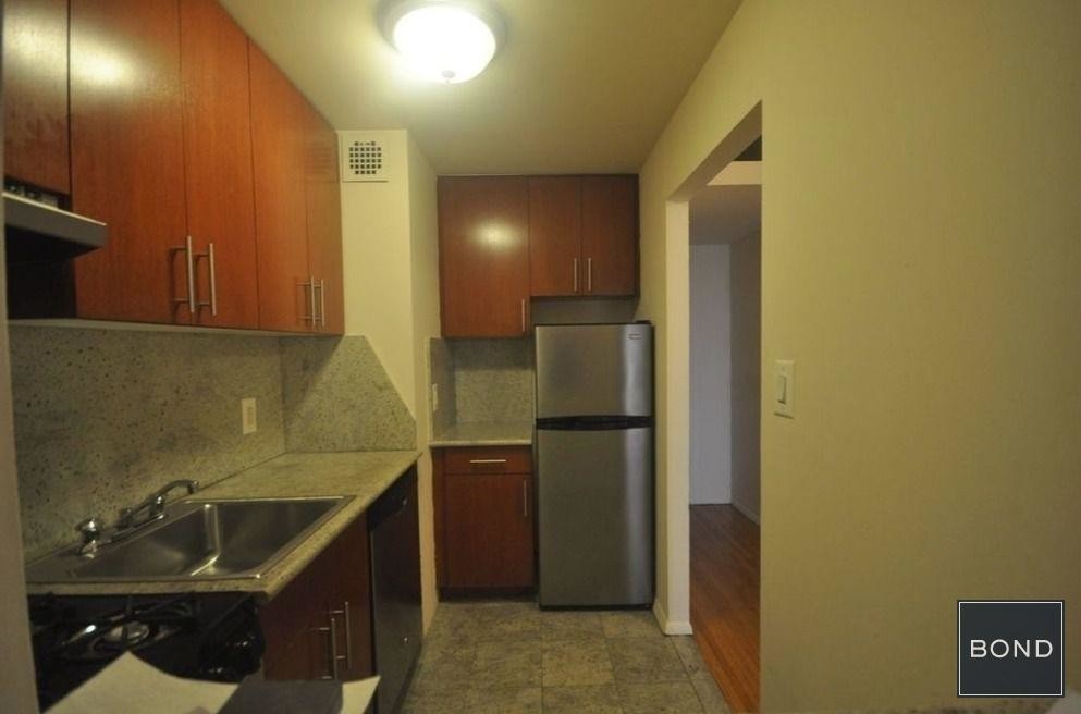 Primary Photo - 239 Park Ave S