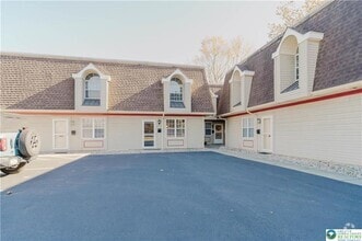 Building Photo - 1410 Primrose Ln