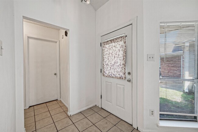 Foto del edificio - 4632 Greenwood Dr