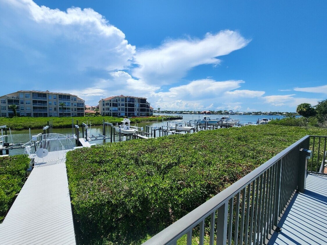 Primary Photo - Beautiful Fully Furnished Marker 33 Condo ...